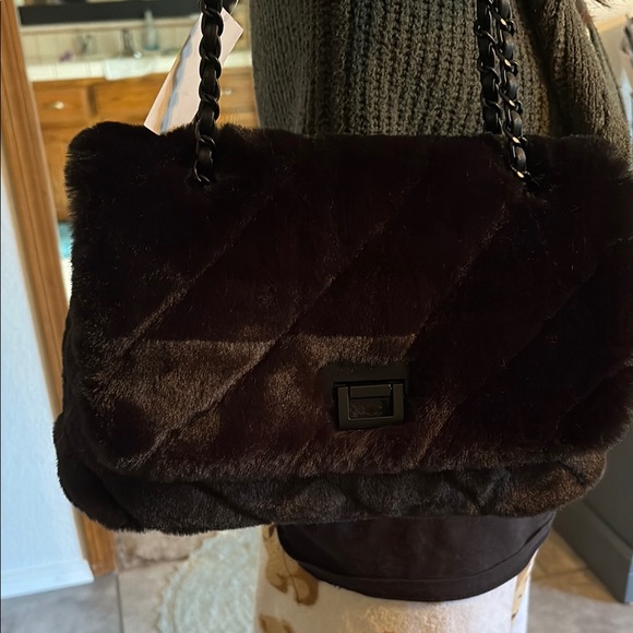 Elegant Black Faux Fur Chain Bag - Picture 6 of 7